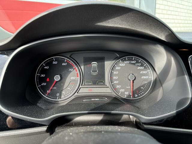 Seat LEON ST 1.0 EcoTSI Style Connect TREKHAAK / CAMERA / FULL LED / CARPLAY / DAB+ / PDC / CLIMA / NL-AUTO