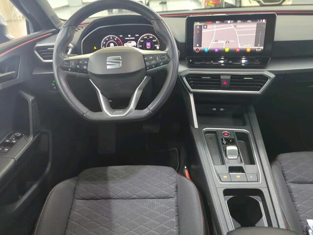 Seat LEON Sportstourer 1.5 eTSI FR Business Intense / Navigatie / Parkeersensoren / Trekhaak wegklapbaar