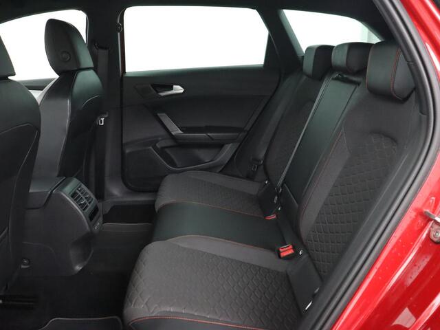 Seat LEON 1.5 TSI FR Business Intense | Trekhaak | Carplay | Adaptive cruise | Navigatie | Sportstoelen | Camera | Dodehoek detectie | Parkeerhulp | DAB | Full LED