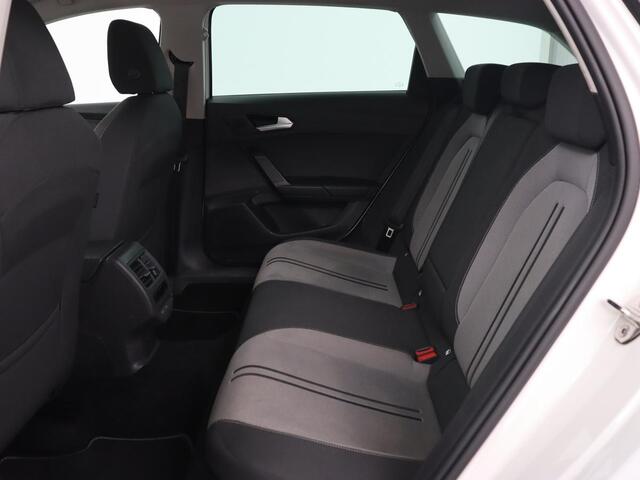 Seat LEON 1.0 TSI Style Business Intense | Trekhaak | Stoelverwarming | Carplay | Adaptive cruise | Stuurverwarming | Keyless | Camera | Navigatie | Full LED | Park Assist | Digital Cockpit