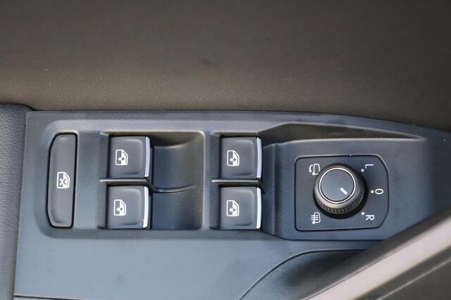 Seat LEON Sportstourer 1.5 TSI e-Hybrid FR Business 150KW/204PK DSG, uit voorraad leverbaar! 17 INCH Dynamic velgen, sportstoelen voor, zwarte dakhemel, dodehoek sensor, buitenspiegels elektrisch inklapbaar, slimme led, uitstap waarschuwing.