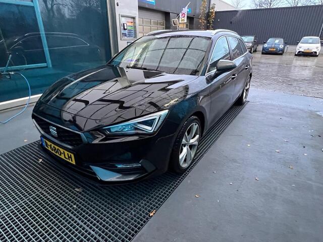 Seat LEON Sportstourer 1.5 TSI FR Business Intense dealer onderhoud camera side assist navigatie Full LED ACC adaptieve cruise control sfeerverlichting digital cockpit stoelverwarming parkeersensoren voor en achter stuurwiel verwarming lederen multifunctioneel stuu