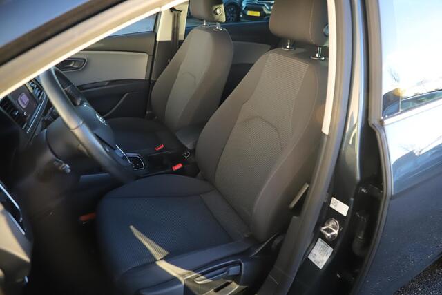 Seat LEON ST 1.0 TSI Style Ultimate Edition Trekhaak Navigatie Achteruitrijcamera Carplay Android 16 inch LMV Lane Assist Climate Cruise Control