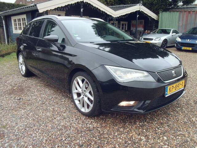 Seat LEON ST 1.0 EcoTSI Style Connect - Airco - Navigatie - 6 Bak - Leer