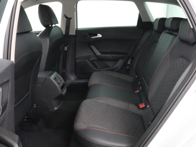 Seat LEON 1.4 e-Hybrid FR | Trekhaak | Stoelverwarming | Camera | Adaptive cruise | Carplay | Navigatie | PHEV | Plug In