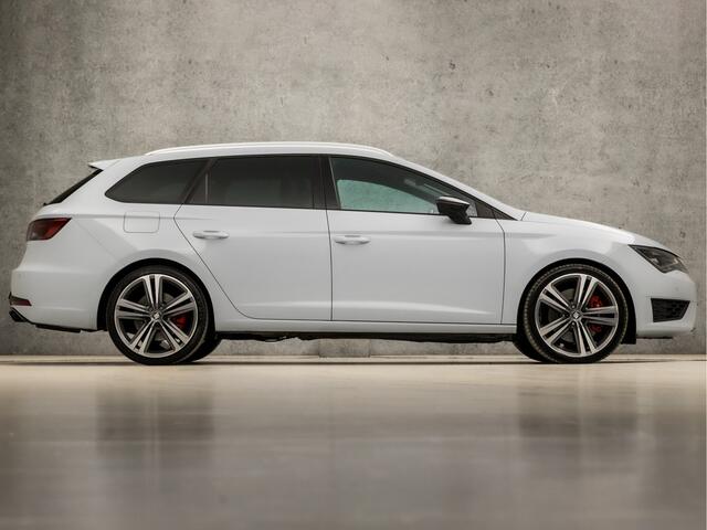 Seat LEON ST 2.0 TSI Cupra 280 281Pk Automaat (APPLE CARPLAY, NAVIGATIE, CLIMATE, SEAT SOUND, CAMERA, STOELVERWARMING, SPORTSTOELEN, LEDER/ALCANTARA, GETINT GLAS, LED KOPLAMPEN, NIEUWSTAAT)