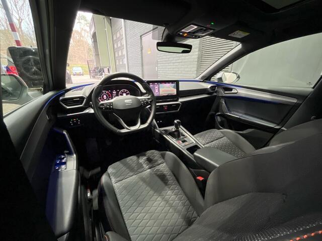 Seat LEON 1.0 TSI FR Launch Edition | Panoramadak | Trekhaak | Camera | Keyless