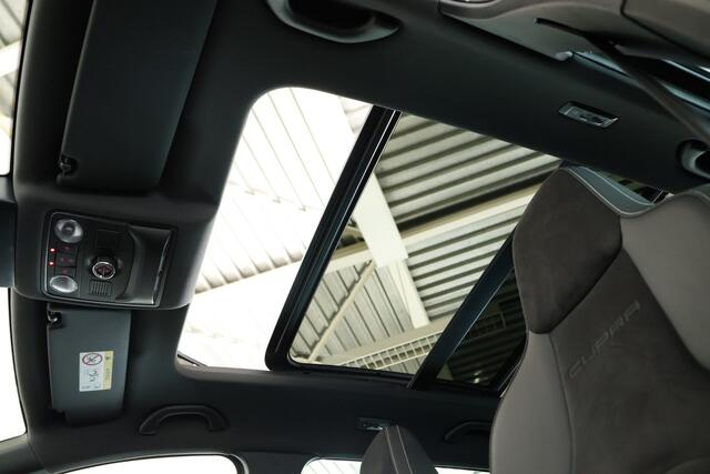 Seat LEON ST 2.0 TSI CUPRA 300 / Opendak / Kuipstoel / LED / ACC / CarPlay