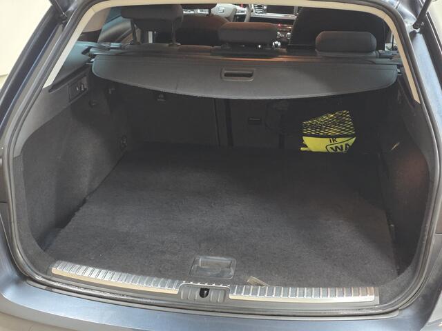 Seat LEON ST 1.0 EcoTSI Style Business Intense/ Facelift/ Lane-Assist./ 16'' LMV/ Keyless/ Navi/ Clima/ Cruise/ Elek. pakket/ Isofix/ Bluetooth/ Multi. LEDER. Stuur/ Mistl./ PDC V+A/ Extra getint glas.