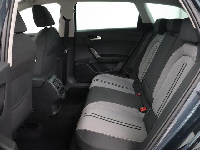 Seat LEON 1.0 TSI Style Intens | Stoelverwarming | Adaptive cruise | Camera | Carplay | Stuurverwarming | Navigatie | Keyless | Parkeerhulp | Climate control | Bluetooth | Full LED