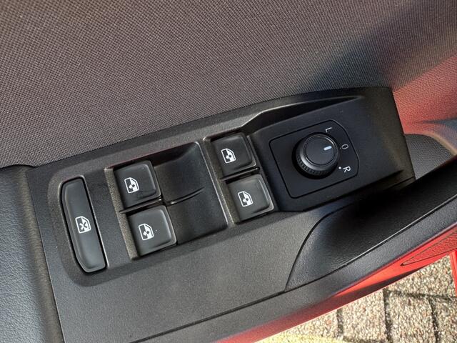 Seat LEON 1.0 TSI Reference | LED | Clima | Navi | Cruise | CarPlay | DAB