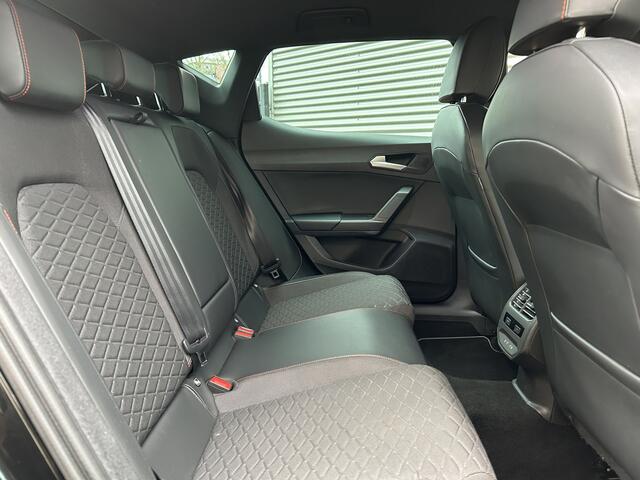 Seat LEON 1.5 eTSI FR Launch Edition | Dealer Onderhouden | Inklap. Trekhaak | Apple carplay / Android auto | Led | Automaat |