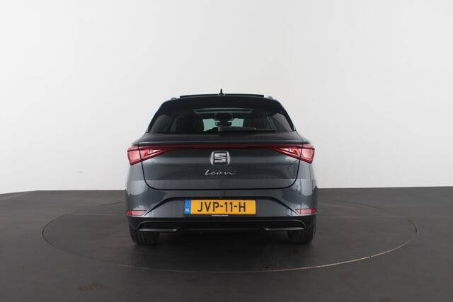 Seat LEON Sportstourer 1.5 TSI Style Business Panorama schuifdak/Stoelverwarming/Camera/Getint glas