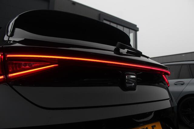 Seat LEON 1.5 eTSI Style Business Intense Automaat | Stoel en Stuur verwarming | Camera | LED