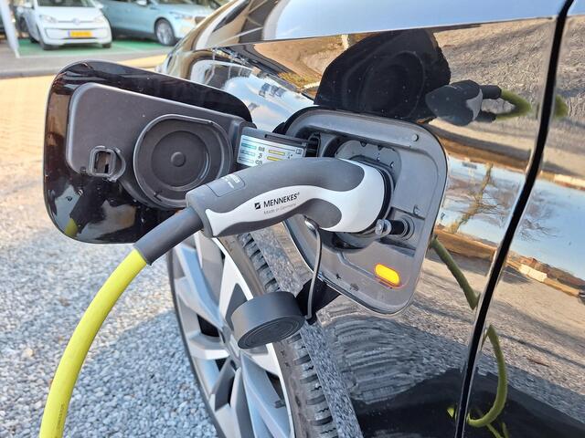 Seat LEON TSI 204pk DSG Hybrid PHEV FR (Pano,Trekhaak,Camera,Virtual)