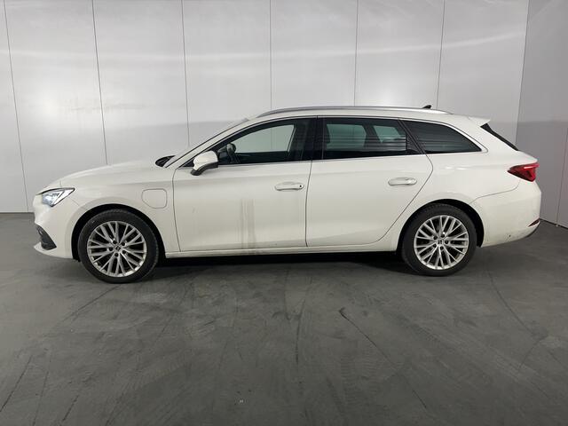 Seat LEON Sportstourer 1.4 TSI eHybrid PHEV Xcellence / AUTOMAAT/ PANO/ STUUR+STOELVERWARM./ PARK.SENSOREN/ CAMERA/ ACC/ DODEHOEK/ FULL LINK/ DIGITAL DASH/ RIJ-MODI/ NAVI/ DAB/ CLIMA/ LED/ ISOFIX/ 17'' LMV