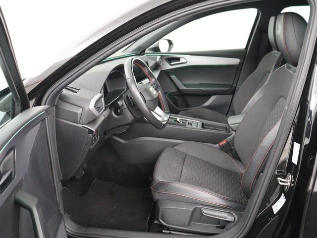 Seat LEON Sportstourer 1.5 eTSI FR Launch Edition | Carplay | Full LED | Adaptive Cruise | Sfeerverlichting | Navigatie | PDC