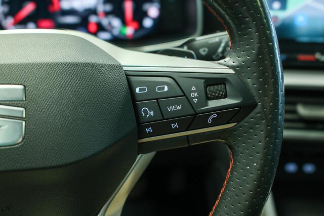 Seat LEON Sportstourer 1.5 eTSI FR Business Intense Panoramadak Wegklapbare Trekhaak Virtiueel Cockpit 150pk