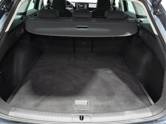 Seat LEON Sportstourer 1.5 eTSI 150pk Style Business Intense Trekhaak Navigatie Camera Acc Android/Carplay 305