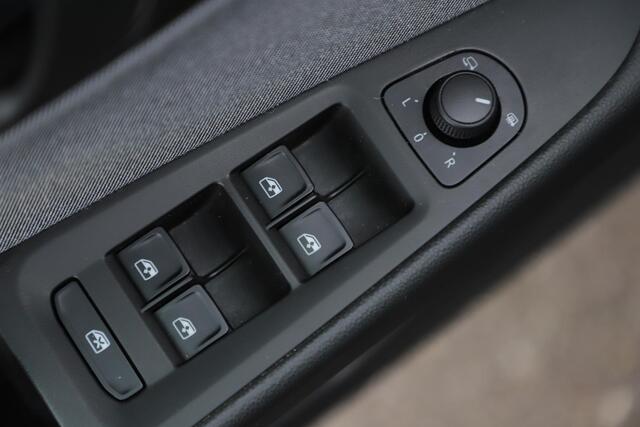 Seat LEON ST 1.0 TSI Style Ultimate Edition Virtual Cockpit Full LED Beats Audio Navigatie Achteruitrijcamera Carplay Android Clima Stoelverwarming Cruise Control Lane Assist