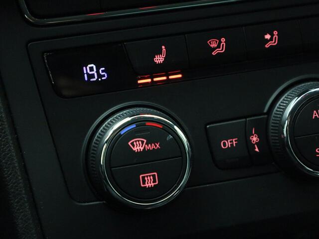 Seat LEON 1.5TSI/130PK Style Ultimate Edition · Navigatie · Camera + Parkeersensoren · Apple/Android