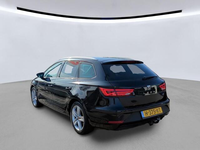 Seat LEON ST 1.0 TSI FR Ultimate Edition / Navigatie / Stoelverwarming / Camera / Trekhaak