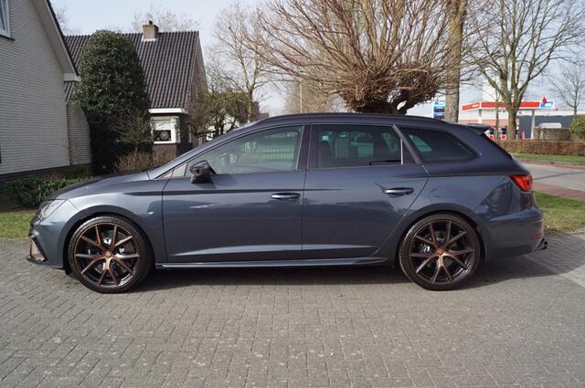 Seat LEON ST R 2.0 TSI 4-Drive (400pk) Downpipe/Schaalstoelen/Brembo/Carbon/Beats