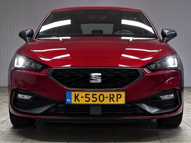 Seat LEON 1.0 TSI FR/ Virtual Cockpit/ 17'' LMV/ LED koplampen/ Sportstoelen/ Apple + Android/ Zwarte-Hemel/ Cruise/ Extra getint glas/ Keyless-Go/ PDC/ DAB+/ Lane-Assist.