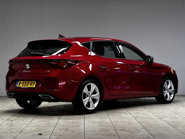 Seat LEON 1.0 TSI FR/ Virtual Cockpit/ 17'' LMV/ LED koplampen/ Sportstoelen/ Apple + Android/ Zwarte-Hemel/ Cruise/ Extra getint glas/ Keyless-Go/ PDC/ DAB+/ Lane-Assist.