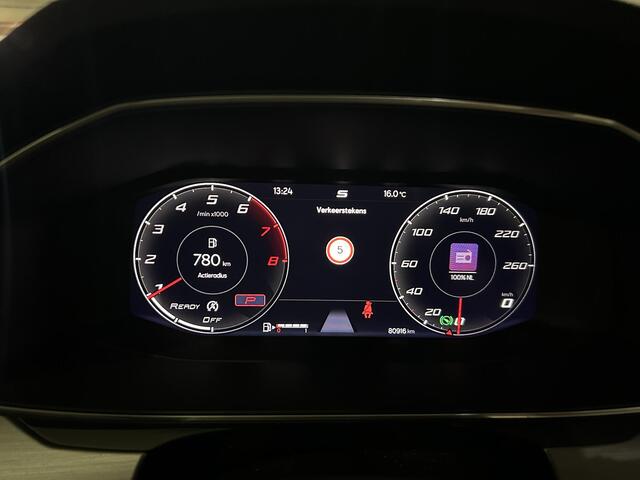 Seat LEON Sportstourer 1.5 eTSI FR Launch Edition | Panoramadak | Trekhaak | Navigatie | All-season banden |