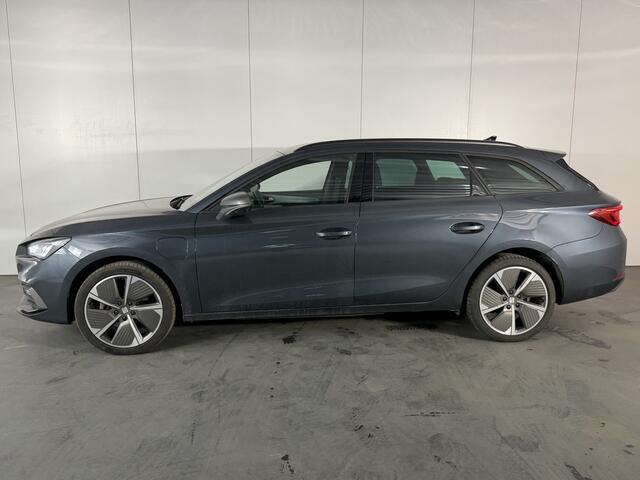 Seat LEON Sportstourer 1.4 TSI eHybrid PHEV FR Business Intense / AUTOMAAT/ TREKHAAK/ CAMERA/ PARK. SENSOREN/ LED/ STOEL-STUURVERWARM./ ADAPT. CRUISE/ NAVI/ CLIMA/ DAB/ 18" LMV