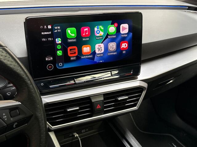 Seat LEON 1.5 eTSI FR Sport 150Pk Automaat (SCHUIFDAK, APPLE CARPLAY, GROOT NAVI, PARKEERSENSOREN, SPORTSTOELEN, LEDER, GETINT GLAS, ADAPTIVE CRUISE, NIEUWSTAAT)