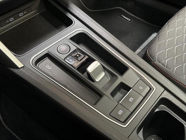 Seat LEON 1.5 eTSI FR Sport 150Pk Automaat (SCHUIFDAK, APPLE CARPLAY, GROOT NAVI, PARKEERSENSOREN, SPORTSTOELEN, LEDER, GETINT GLAS, ADAPTIVE CRUISE, NIEUWSTAAT)