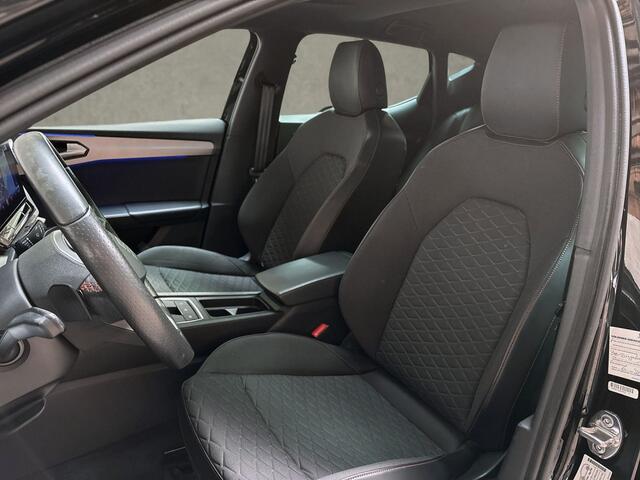 Seat LEON 1.5 eTSI FR Sport 150Pk Automaat (SCHUIFDAK, APPLE CARPLAY, GROOT NAVI, PARKEERSENSOREN, SPORTSTOELEN, LEDER, GETINT GLAS, ADAPTIVE CRUISE, NIEUWSTAAT)