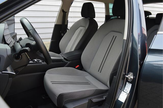 Seat LEON Sportstourer 1.5 eTSI Style Launch Edition O.a: Camera, PDC, Carplay, Navi, Clima, ACC, Etc. All-in prijs!