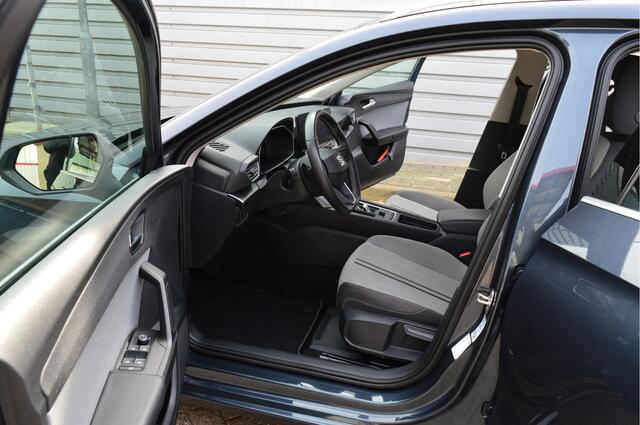 Seat LEON Sportstourer 1.5 eTSI Style Launch Edition O.a: Camera, PDC, Carplay, Navi, Clima, ACC, Etc. All-in prijs!