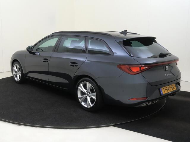 Seat LEON Sportstourer 1.0 eTSI FR Business Intense | Trekhaak | Parkeerassistent | Dodehoek detectie | Navigatie | Adaptieve cruise control | 3-zone airco | Achteruitrijcamera |