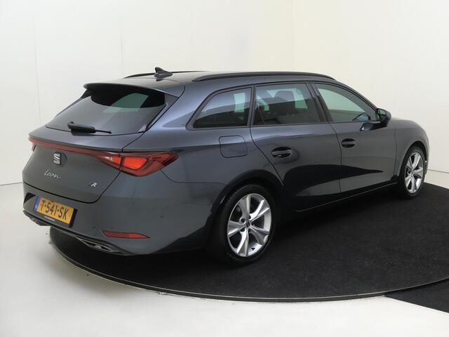 Seat LEON Sportstourer 1.0 eTSI FR Business Intense | Trekhaak | Parkeerassistent | Dodehoek detectie | Navigatie | Adaptieve cruise control | 3-zone airco | Achteruitrijcamera |