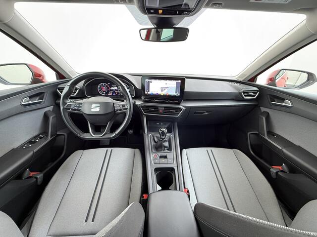 Seat LEON Sportstourer 1.5T 131pk NWE Model Trekhaak Camera Adaptive-Cruise Navi Ecc Virtual Cockpit Apple Carplay/Android Auto Pdc Style Launch Edition Lmv Led DAB Keyless Isofix Front assist Regensensor Bluetooth Rijstrooksensor 1e Eigenaar Origineel Nederlandse