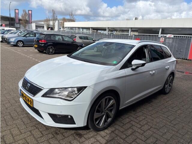 Seat LEON ST 1.0 EcoTSI Style Business Intense IK BEN DE 3 EIGENAAR *DEALERONDERHOUDEN * NIEUWE APK * AUTOMAAT *