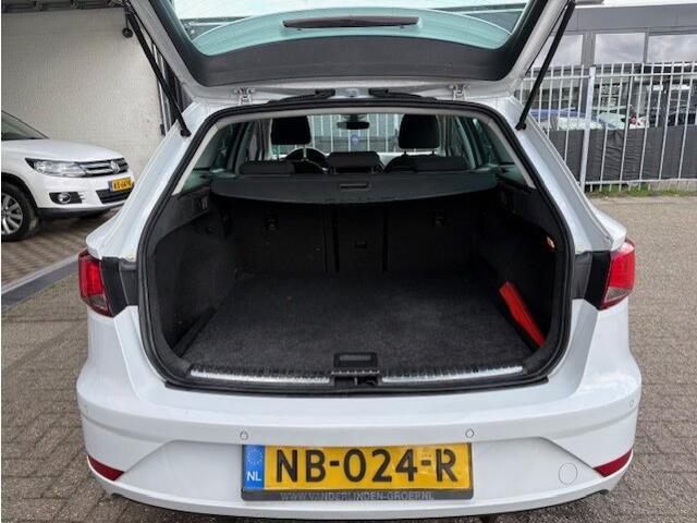 Seat LEON ST 1.0 EcoTSI Style Business Intense IK BEN DE 3 EIGENAAR *DEALERONDERHOUDEN * NIEUWE APK * AUTOMAAT *