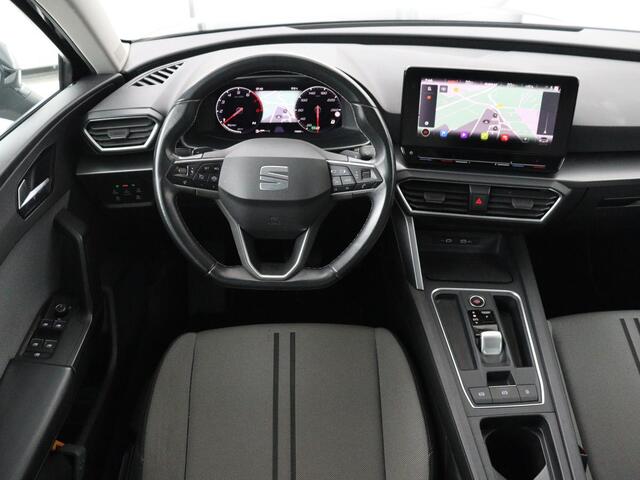 Seat LEON 1.5 eTSI Style Launch Edition | Trekhaak | Adaptive cruise | Camera | Carplay | Navigatie | DAB | Parkeerhulp | Digital Cockpit | Climate control | Bluetooth