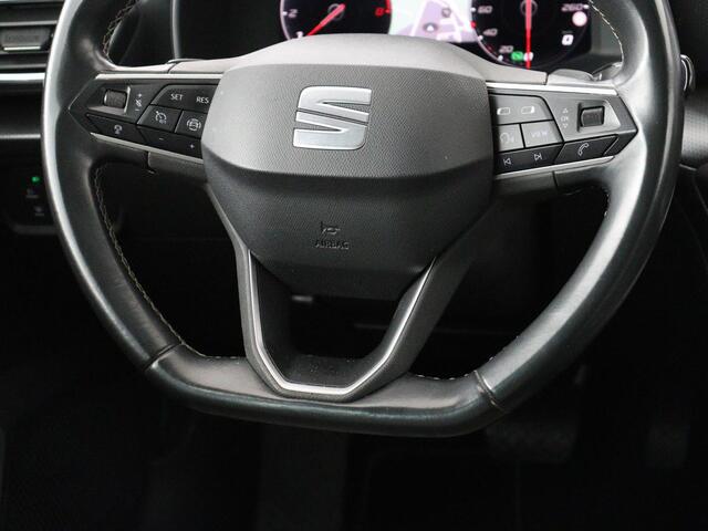 Seat LEON 1.5 eTSI Style Launch Edition | Trekhaak | Adaptive cruise | Camera | Carplay | Navigatie | DAB | Parkeerhulp | Digital Cockpit | Climate control | Bluetooth