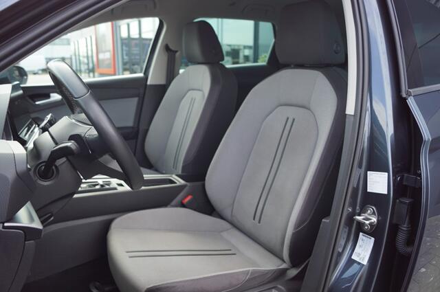 Seat LEON Sportstourer 1.5 TSI DSG Style / LED / Key-less / Park-assist/ Virtual cockpit / Navi