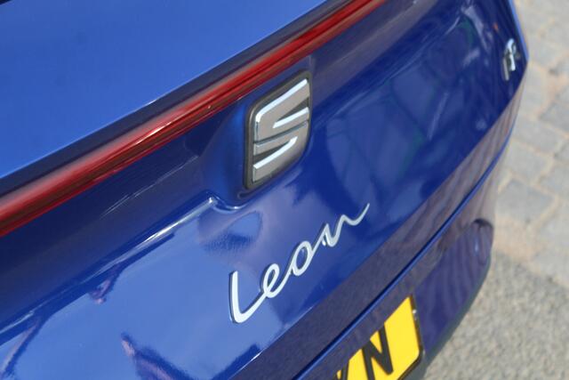 Seat LEON Sportstourer 1.5 eTSI 150Pk Automaat FR Launch Edition