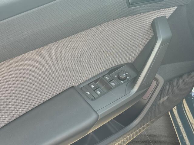 Seat LEON 1.5 204pk TSI e-Hybrid Style Business Intense Verwarmbare voorstoelen | Adaptive Cruise Control | Parkeersensoren achter & voor