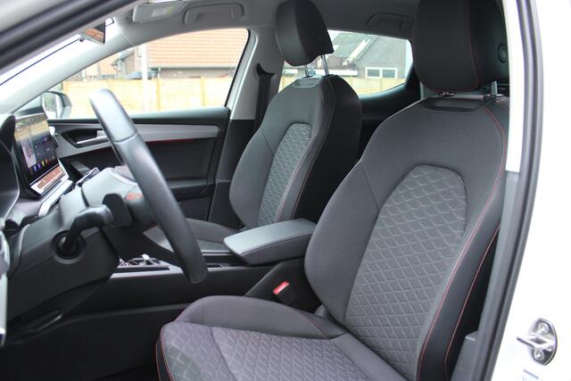 Seat LEON 1.4 TSI eHybrid 204pk PHEV FR DSG Automaat / Navigatie / LED / Parkeersensoren A / Digital cockpit / Verwarmb stoelen / 17''LMV P4