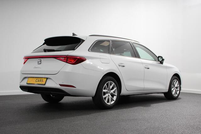 Seat LEON Sportstourer 1.0 TSI Style Nieuw Type ! Navigatie Climate control Cruise adaptive Led Virtual Cockpit Lichtmetalen Velgen Parkeer sensoren Getinte ruiten