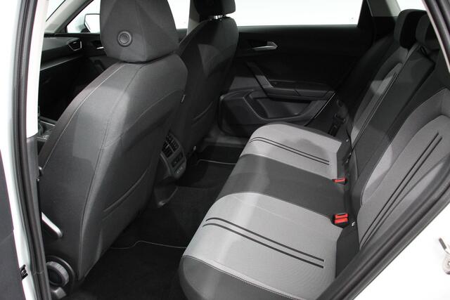 Seat LEON Sportstourer 1.0 TSI Style Nieuw Type ! Navigatie Climate control Cruise adaptive Led Virtual Cockpit Lichtmetalen Velgen Parkeer sensoren Getinte ruiten