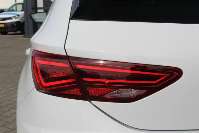 Seat LEON 1.5 TSI FR Business Intense 185pk | Incl. 12 maanden garantie | Stage 1 tune | Schuif/kantel dak | Stoelverwarming | Digitale cockpit | Parkeersensoren | Beats audio | Climate control | Adaptive cruise control | Airco | Apple carplay/Android auto